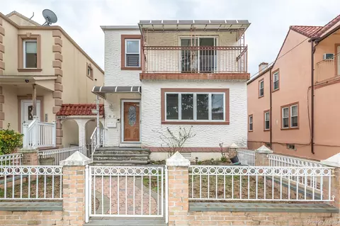 4620 190th St, New York, NY 11358