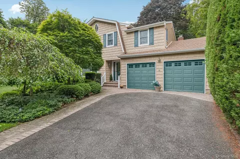 11 Maple Ave, Northport, NY 11768