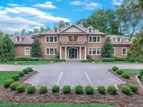 1 Harriman Dr, North Hempstead, NY 11050