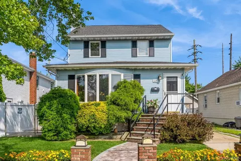 105 Howell St, Bellmore, NY 11710