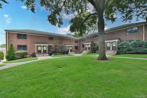 219-37 75th Ave #160A2, Oakland Gardens, NY 11364