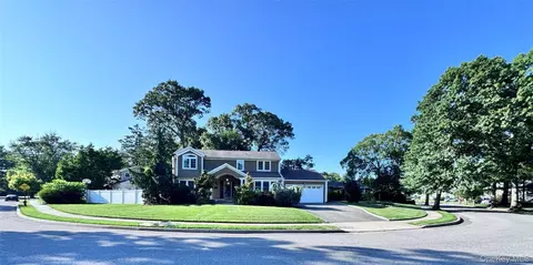 35 Moss Ln, Jericho, NY 11753