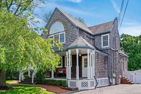 53 Irwin Pl, Huntington, NY 11743