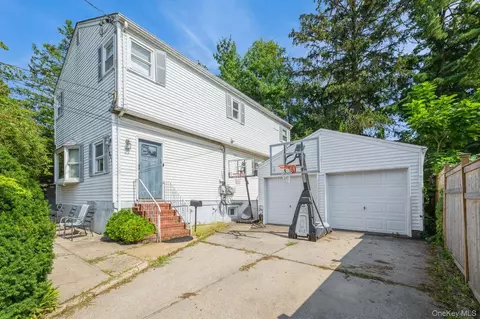327 Livingston Pl, Cedarhurst, NY 11516