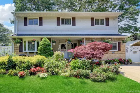 120 Avenue C, Holbrook, NY 11741