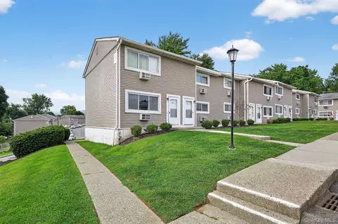 3 Fishkill Glen Dr #H, Fishkill, NY 12524
