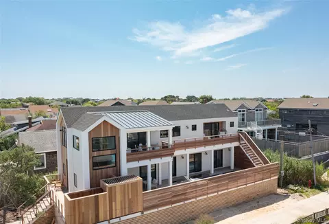 319 Wilmot Rd, Ocean Beach, NY 11770