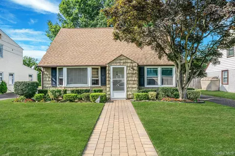 10 Walter Ave, Hicksville, NY 11801