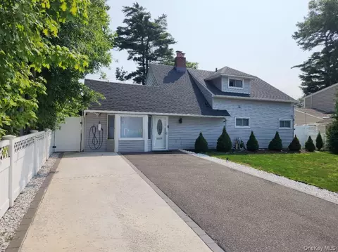 111 Blacksmith Rd E, Levittown, NY 11756