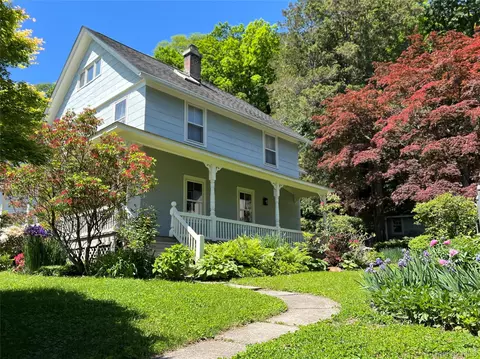 95 Edgemont Rd, Katonah, NY 10536