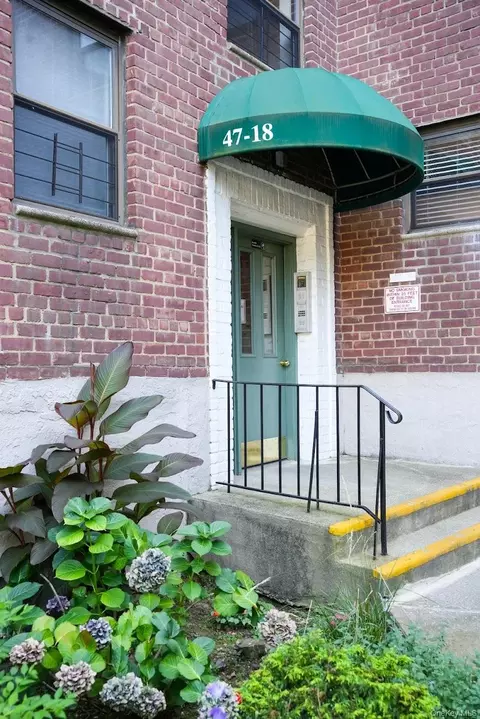 4718 217th St #2B, Bayside, NY 11361