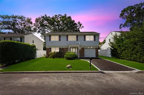 60 Lafayette St, Huntington, NY 11743