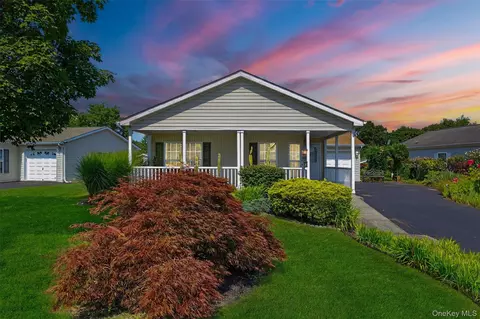 19 Naples Dr, Arlington, NY 12603