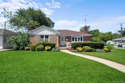 1082 N Grove St, Valley Stream, NY 11580