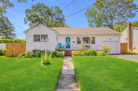 214 Cypress St, Massapequa Park, NY 11762