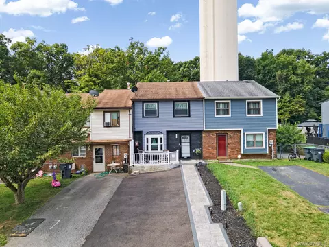 325 Rakov Rd, Maybrook, NY 12543