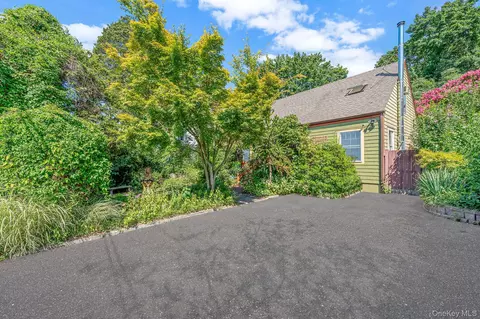 24 E 15th St, Huntington Station, NY 11746