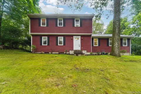 24 Dogwood Hills Rd, Newburgh, NY 12550