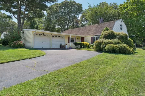 12 Clarkson Dr, Farmingville, NY 11738