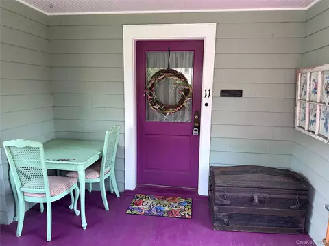 11 Washington Ave, Chatham, NY 12037