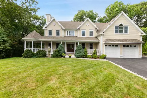 8 Crecco Pl, Mahopac, NY 10541