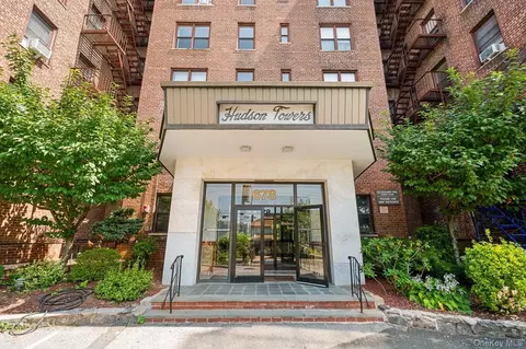 678 Warburton Ave #5J, Yonkers, NY 10701