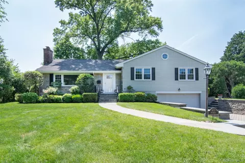973 Plymouth St, Pelham, NY 10803