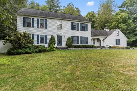 81 Cooper Dr, Union Vale, NY 12585