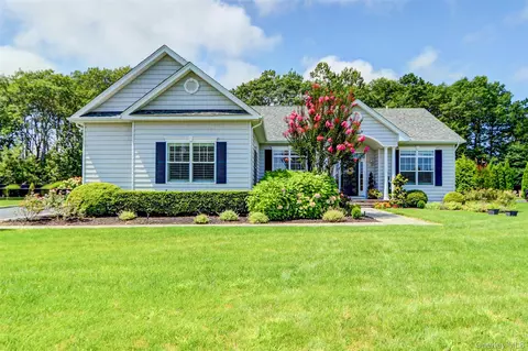 2 Hamptons Court Dr W, Eastport, NY 11941