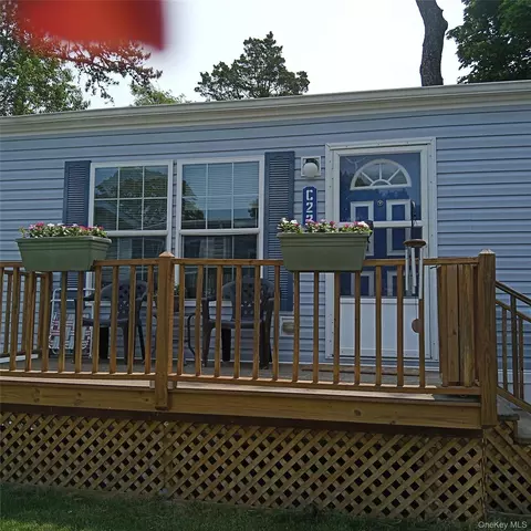 525 Riverleigh Ave #C22, Riverhead, NY 11901