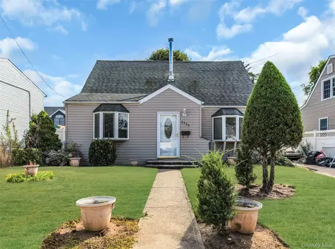 2335 Maple St, Seaford, NY 11783