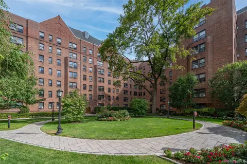 180 Garth Rd #5F, Scarsdale, NY 10583