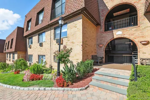 348 Central Park Ave #C15, Greenburgh, NY 10583