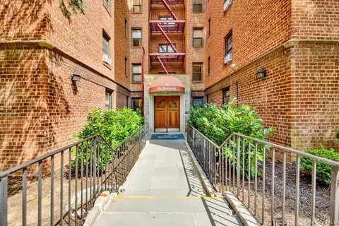 142 Garth Rd #TE, Scarsdale, NY 10583