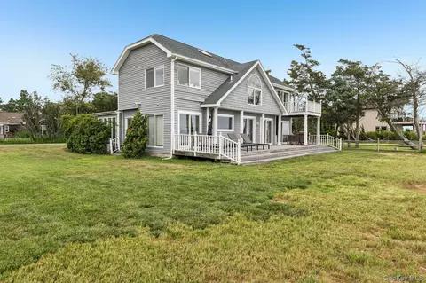 5 Bay Rd, Brookhaven, NY 11772