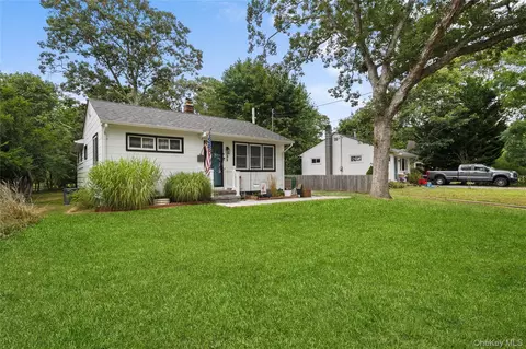 32 Hampton Rd, Hampton Bays, NY 11946