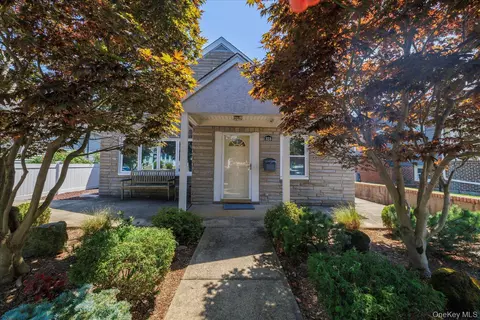 328 W Fulton St, Long Beach, NY 11561