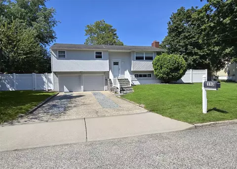 113 Berkeley Ave, Selden, NY 11784