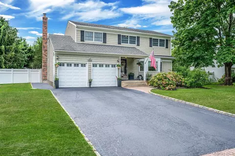 280 Pipe Stave Hollow Rd, Mount Sinai, NY 11766