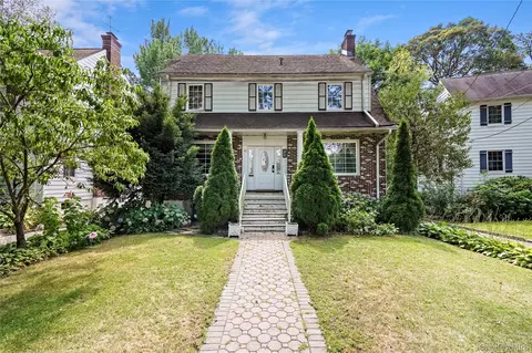 32 Parkway Cir, Mount Vernon, NY 10552