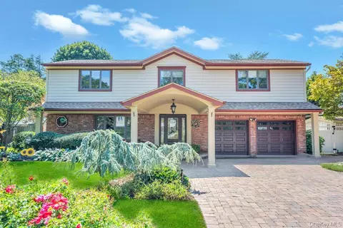 4 Towne Ct, Melville, NY 11747
