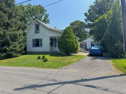 12 Clinton Ave, Catskill, NY 12414