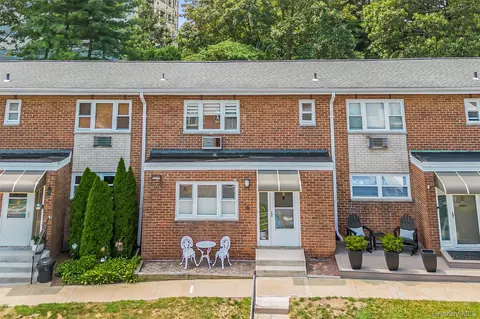671 Pelham Rd #D7, New Rochelle, NY 10805