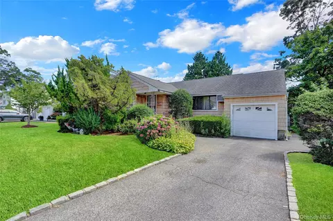 70 Pittsburgh Ave, Massapequa, NY 11758