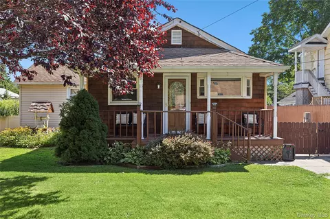 111 Elder Dr, Mastic Beach, NY 11951