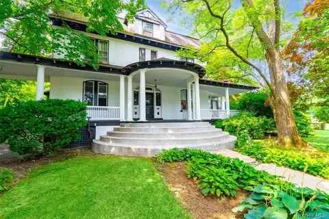 61 Hamilton Ave, New Rochelle, NY 10801