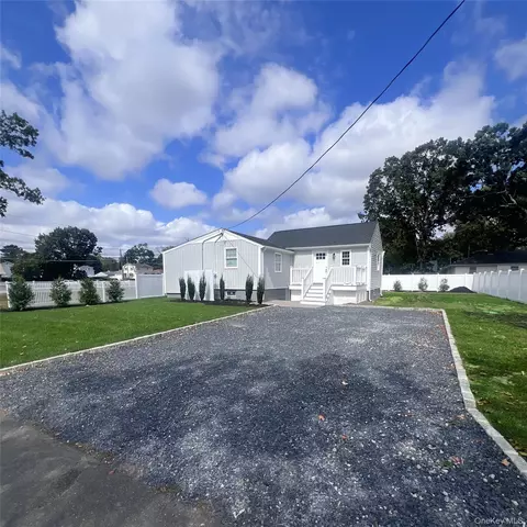 507 Spruce St, North Babylon, NY 11703
