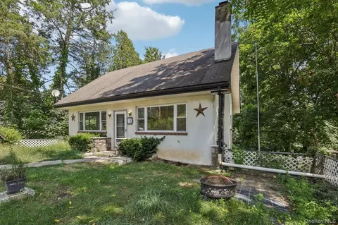 130 Hewitt St, Lake Peekskill, NY 10537