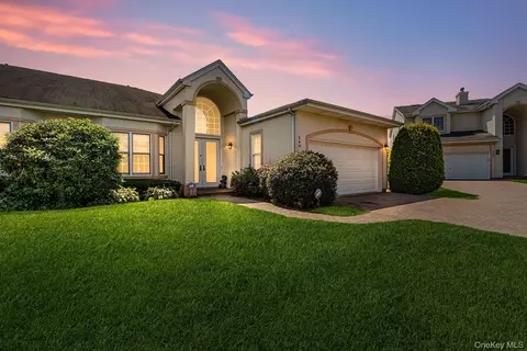 344 Altessa Blvd, Melville, NY 11747