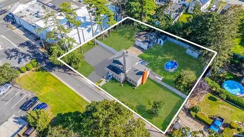 74 Taber St, Patchogue, NY 11772